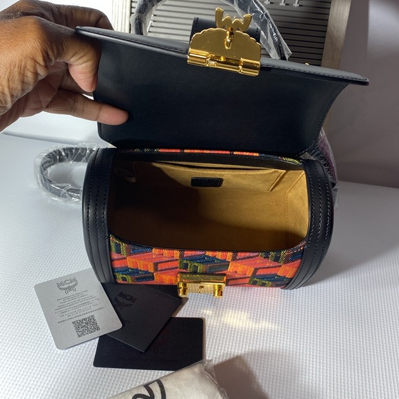 Mcm 2 way bag with dust bag and card - Picture 3 of 9